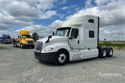 2020 International LT625 6x4 Ciągnik siodłowy T/A z kabiną sypialną