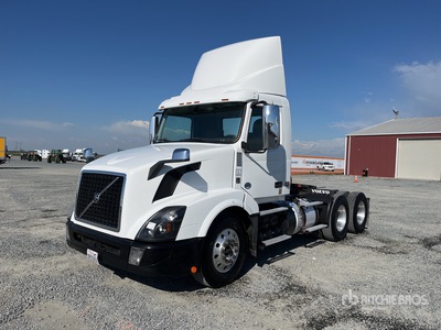 2018 Volvo VNL300 6x4 Ciągnik siodłowy T/A z kabiną dzienną