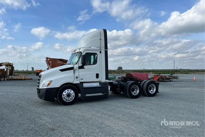 2018 Freightliner Cascadia 126 6x4 Ciągnik siodłowy T/A z kabiną dzienną