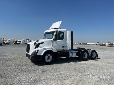 2018 Volvo VNL300 6x4 Ciągnik siodłowy T/A z kabiną dzienną
