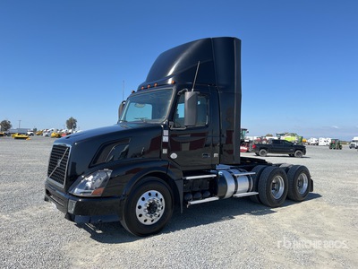 2015 Volvo VNL300 6x4 Ciągnik siodłowy T/A z kabiną dzienną