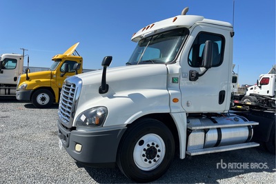 2016 Freightliner Cascadia125 6x4 Ciągnik siodłowy T/A z kabiną dzienną