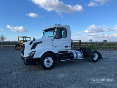 2018 Volvo VNL300 4x2 S/A Day Cab Truck Tractor