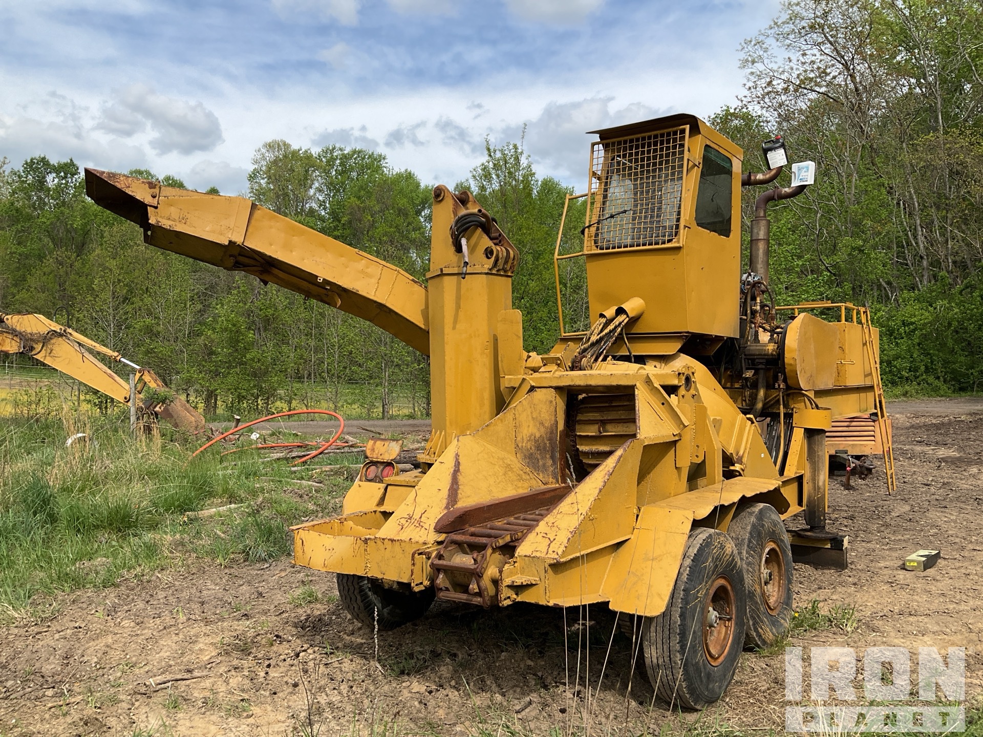 Trelan DL18 Tow-Behind Kin Pin Wood Chipper in Brandywine