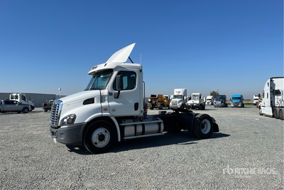 2016 Freightliner Cascadia 113 4x2 Ciągnik siodłowy z kabiną dzienną S/A