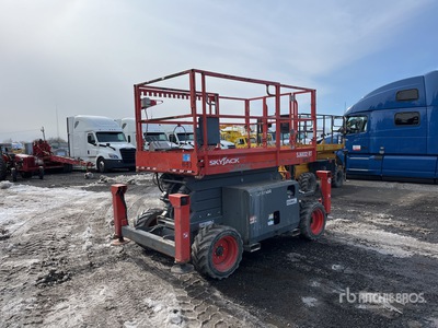 2018 Skyjack SJ 6832RT 4x4 Dual Fuel Scissor Lift