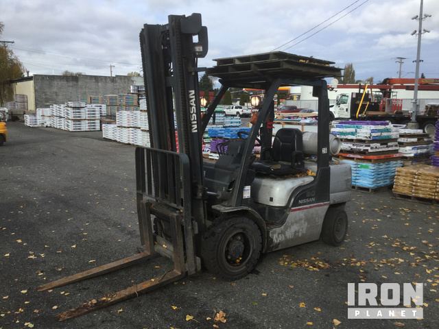 2006 Nissan MUGL02A30LV Pneumatic Tire Forklift In Mount