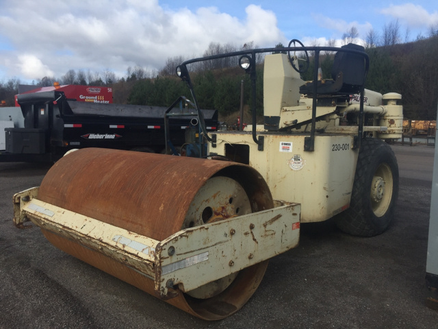 Ingersoll-Rand SP-42 Vibratory Single Drum Compactor Ingersoll-Rand SP-42 Vibratory Single Drum Compactor