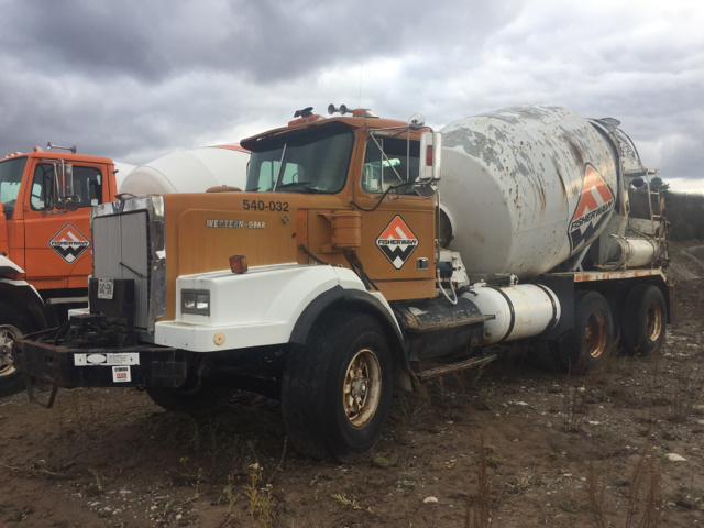 Western Star 4864 T/A Mixer Truck Western Star 4864 T/A Mixer Truck