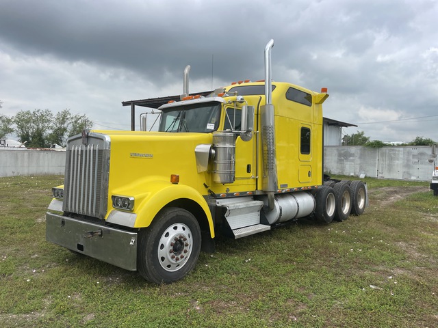 2003 Kenworth W900 8x6 Tri/A Sleeper Truck Tractor 2003 Kenworth W900 8x6 Tri/A Sleeper Truck Tractor