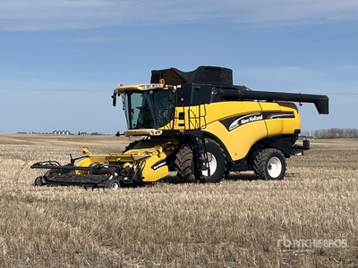 2003 New Holland CX860 Combine Harvester
