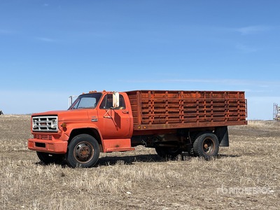 1975 GMC 6000 4x2 Camion à grains