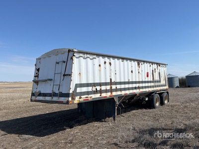 1996 Doepker 31 ft T/A Remorque à grains