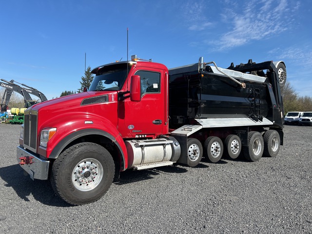 2019 Kenworth T880 14x4 Dump Truck