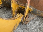 Chassis with Clavijas del cangilón al brazo elevador