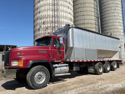 2000 Mack CL713 8x4 Camion à grains