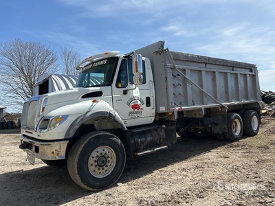 2005 International 7600 6x4 Camion à benne basculante D/E