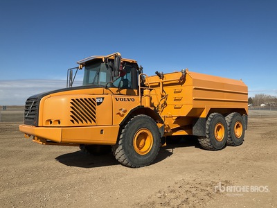 2004 Volvo A25D 5000 gal 6x4 Citerne à eau