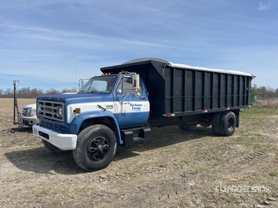 1977 GMC 4x2 Camion à grains