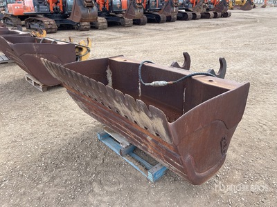 WBM 72 in Q/C Hydraulic Tilting Excavator Bucket