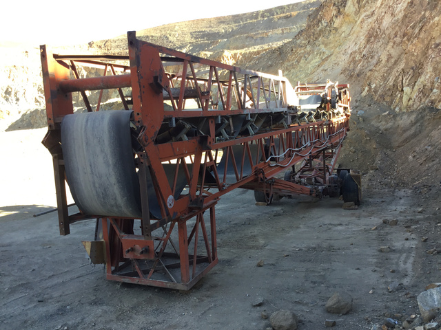 32" x 96' Radial Stacking Conveyor