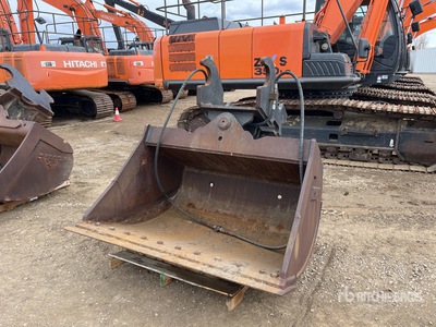 Accurate 62 in Q/C Hydraulic Tilting Godet - Fits Hitachi 250
