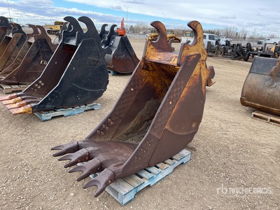 WBM 30 in Q/C Digging Excavator Bucket - Fits 300 Series