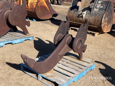 Accurate 36 in Q/C Excavator Ripper - Fits 200 Series