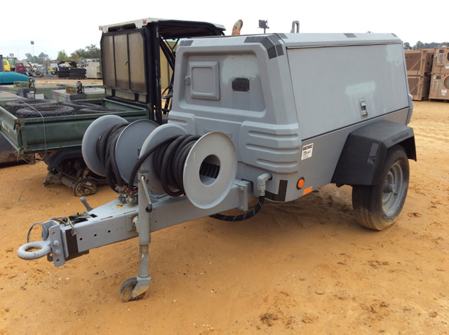 Clark Equipment P-135-BWIR MC-7 135CFM Air Compressor