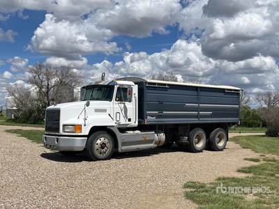 1997 Mack CH613 6x4 Camión de granos
