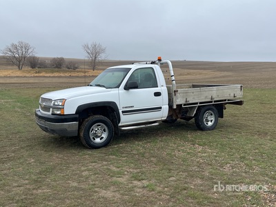2004 Chevrolet Silverado 2500HD 4x4 Camión Caja Abierta