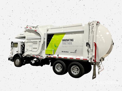 McNeilus Atlantic Series Front Loader on a 2024 Mack TerraPro Chassis Camion de ramassage des ordures ménagères