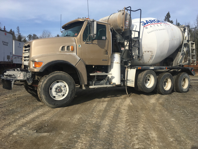 2005 Sterling LT9500 Tri/A Mixer Truck 2005 Sterling LT9500 Tri/A Mixer Truck