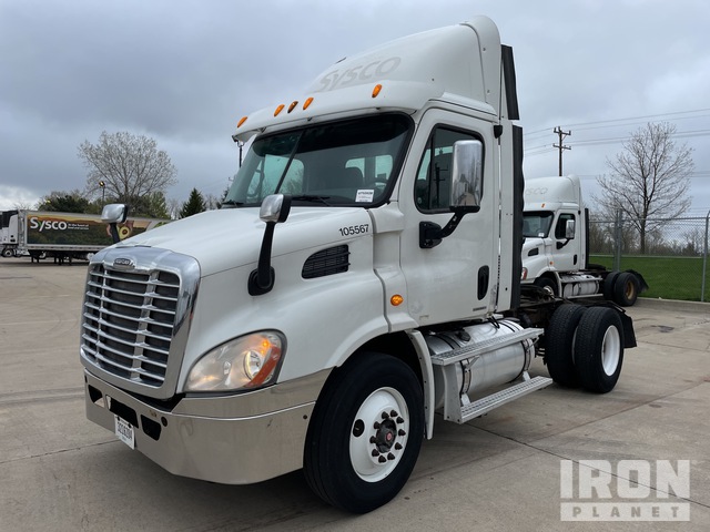 2010 Freightliner Cascadia 113 2010 Freightliner Cascadia 113 4X2 S/A Day Cab Truck Tractor
