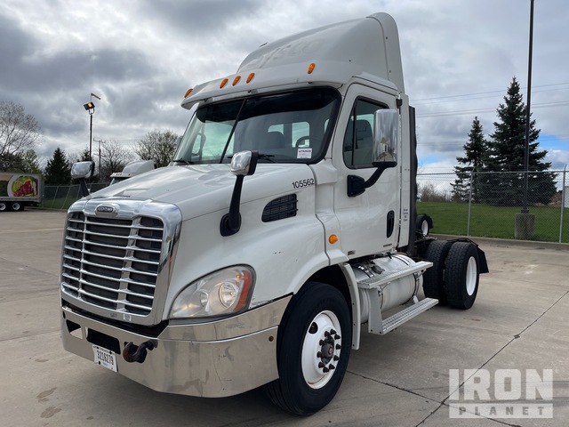 2010 Freightliner Cascadia 113 2010 Freightliner Cascadia 113 4X2 S/A Day Cab Truck Tractor