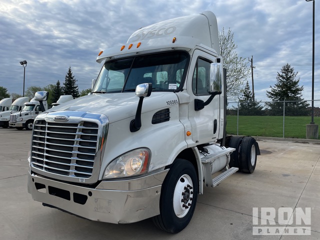 2010 Freightliner Cascadia 113 2010 Freightliner Cascadia 113 4X2 S/A Day Cab Truck Tractor