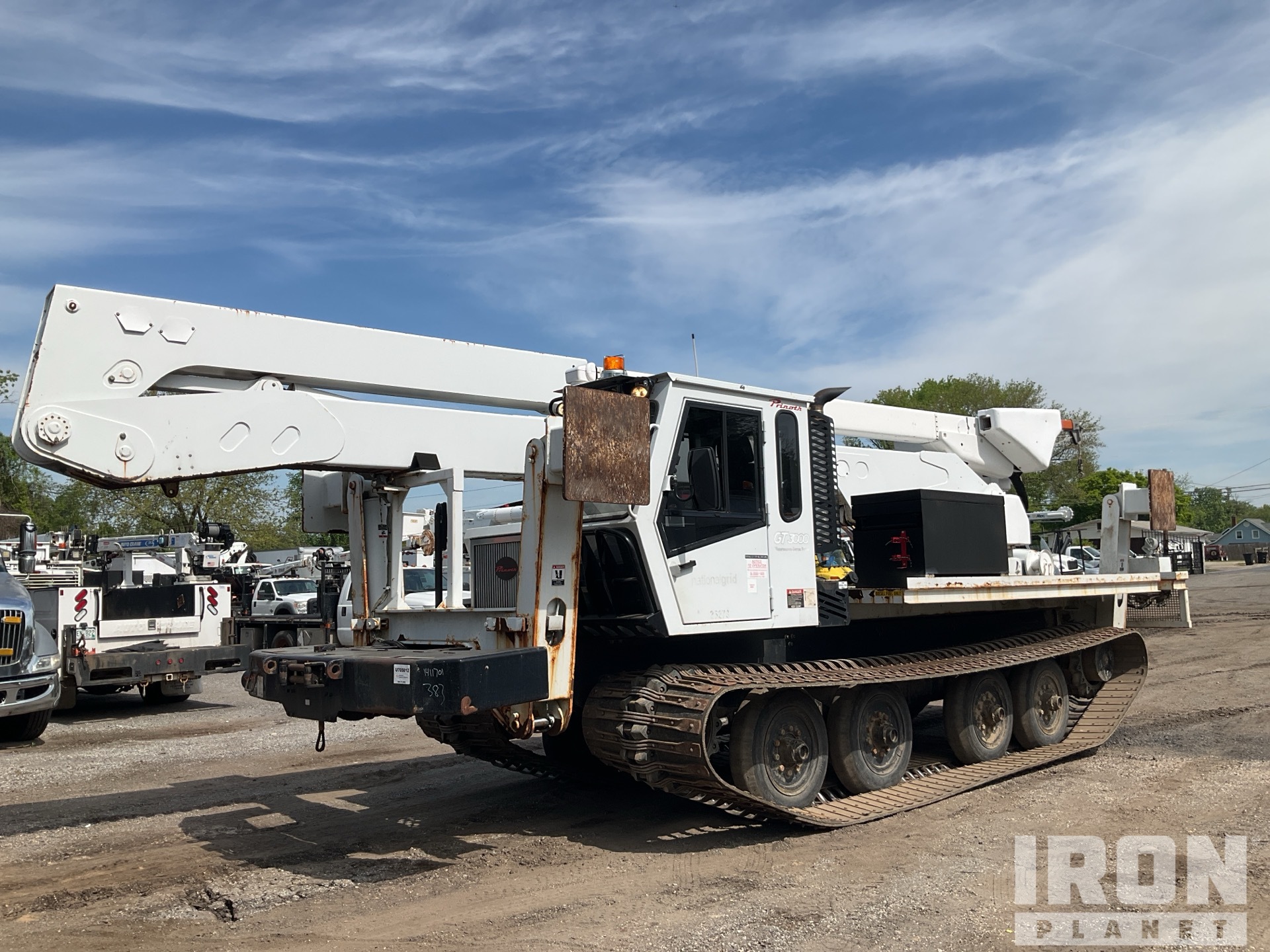 2011 (unverified) Prinoth GT 3000 Crawler Carrier w/2011 Altec A72
