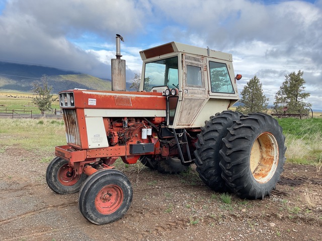 1975 International Harvester Farmall 766 2WD Tractor 1975 International Harvester Farmall 766 2WD Tractor