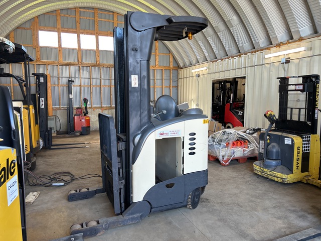 1998 Crown RR5000 3500 lb Reach Truck 1998 Crown RR5000 3500 lb Reach Truck