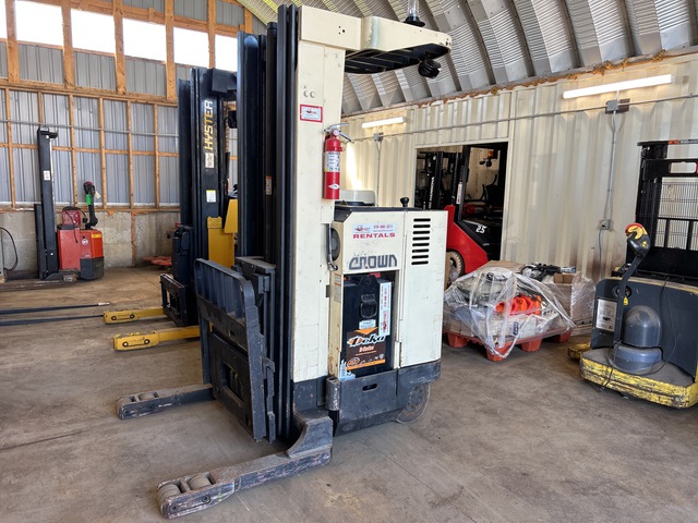 1995 Crown RR3010-35 3500 lb Reach Truck 1995 Crown RR3010-35 3500 lb Reach Truck