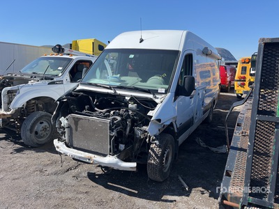 2012 Mercedes-Benz Sprinter 2500 4x2 شاحنة متعددة الاغراض (Inoperable)