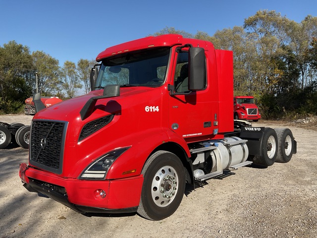 2021 Volvo VNR 4x2 S/A Day Cab Truck Tractor