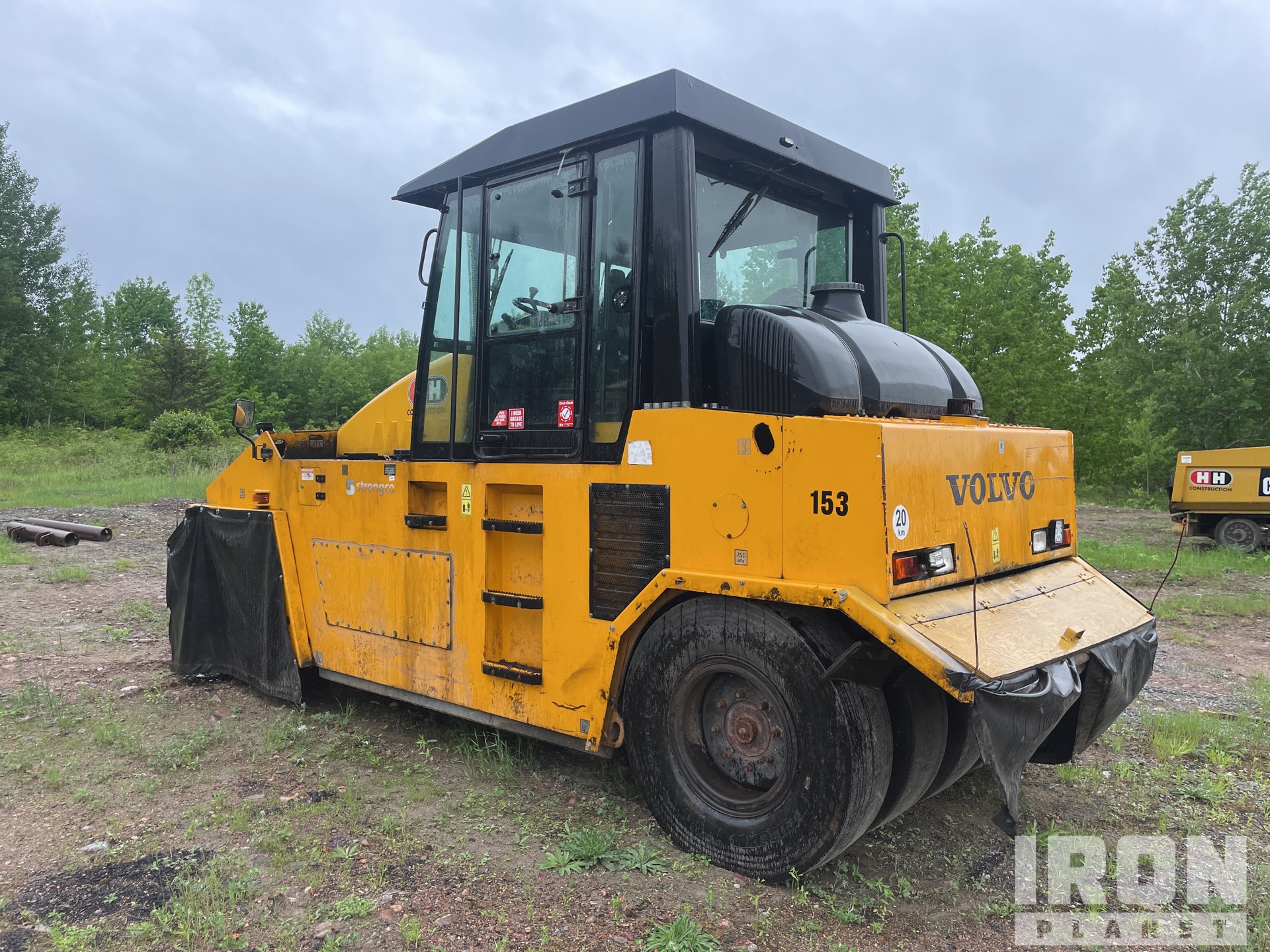 2010 Volvo PT240R 8 Wheel Pneumatic Roller in Petawawa