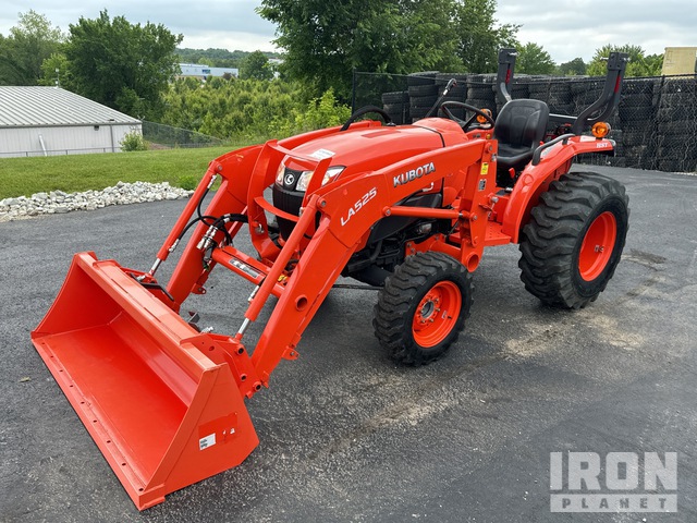 Kubota L3301-HST Tractor