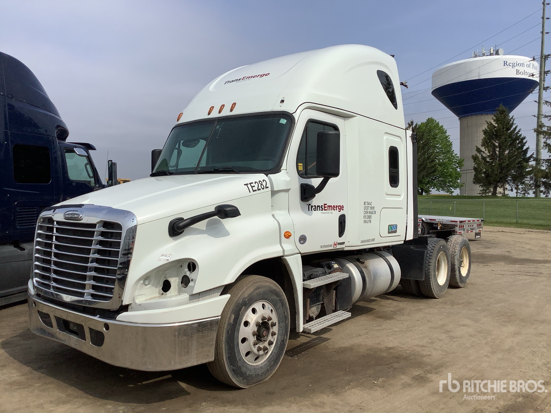 2019 Freightliner Cascadia 125 6x4 Evolution تراكتور شاحنة كابينة النوم (ثنائية المحور) (Inoperable)