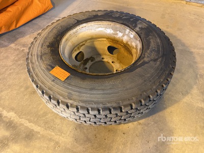 Kumho 11R22.5 Tire Varios