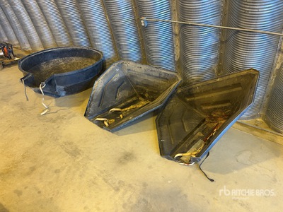 Quantity of (3) 10 in Auger Hopper Varios, manejo de grano