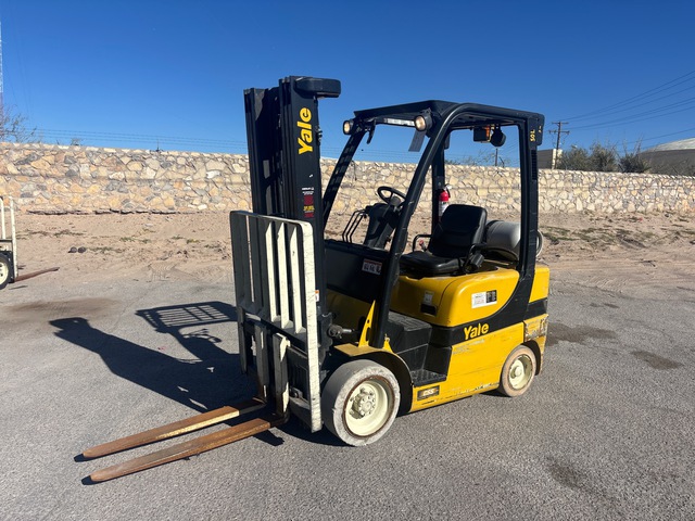 2017 Yale GLC050LXNDAE087 4650 lb Pneumatic Tire Forklift