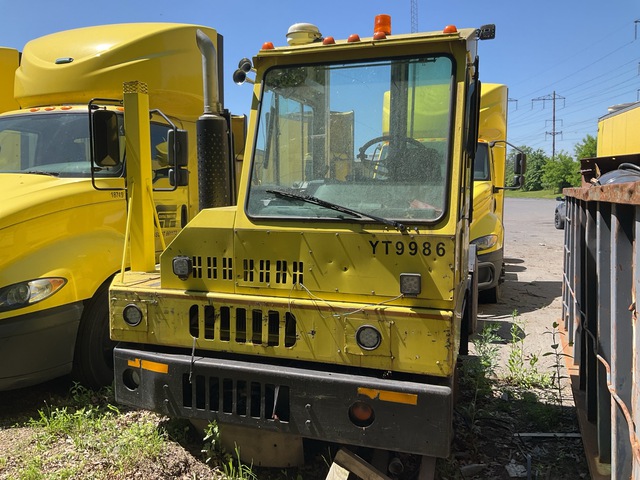 2002 Ottawa 30 4x2 Spotter Truck (Inoperable) 2002 Ottawa 30 4x2 Spotter Truck (Inoperable)