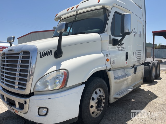2016 Freightliner Cascadia 125 6x4 T/A Sleeper Truck Tractor in Bakersfield, California, United States (TruckPlanet Item #11795501) 2016-freightliner-cascadia-125-6x4-t-a-sleeper-truck-tractor-in-bakersfield-california-united-states-truckplanet-item-11795501